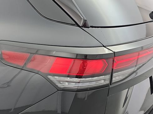 New 2026 Volkswagen Tiguan SE R-Line FWD image 34
