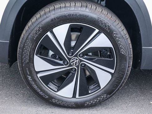 New 2025 Volkswagen Taos SE image 10