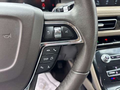 Certified 2023 Lincoln Nautilus AWD w/ Premium Package image 18