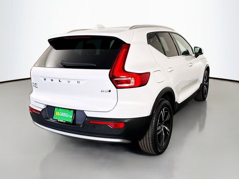 Used 2025 Volvo XC40 B5 Core image 10