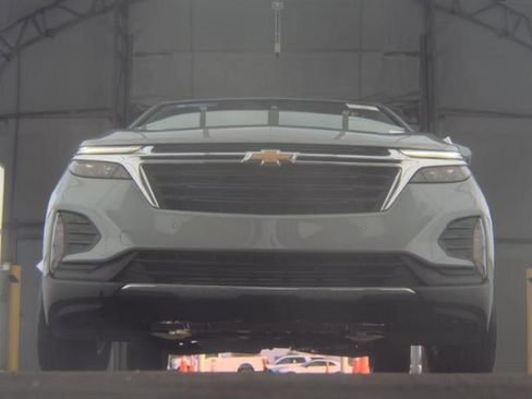 Used 2024 Chevrolet Equinox LT image 3