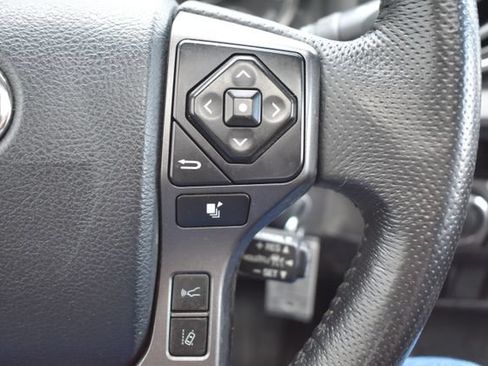 Used 2018 Toyota Tacoma SR5 AWD/4WD image 25