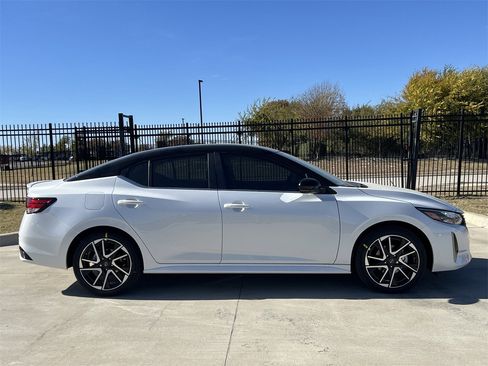 New 2025 Nissan Sentra SR image 3