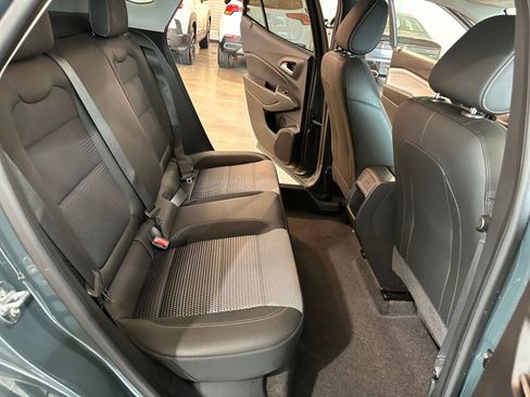 Used 2025 Chevrolet Trax LT FWD image 36
