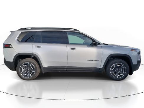New 2026 Jeep Cherokee Laredo image 5