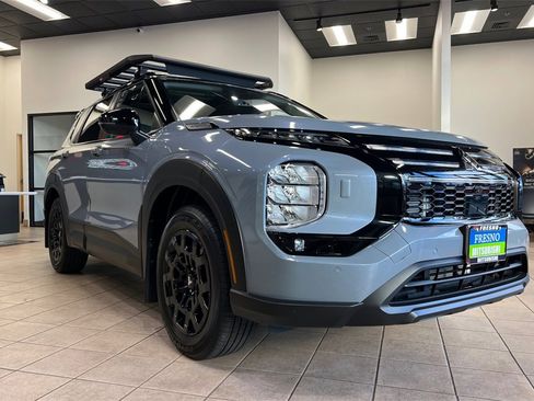 New 2026 Mitsubishi Outlander AWD image 2