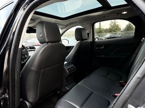 Used 2018 Jaguar F-PACE Premium image 18