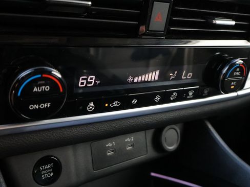 Used 2025 Nissan Rogue SL FWD image 29