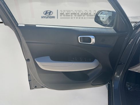 Used 2024 Hyundai Venue SEL FWD image 17