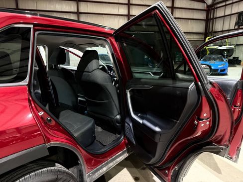 Used 2020 Toyota RAV4 LE FWD image 21