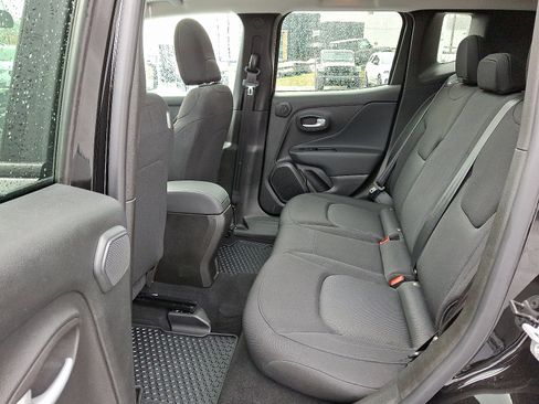 Used 2023 Jeep Renegade Latitude w/ Sun & Fun Group image 10