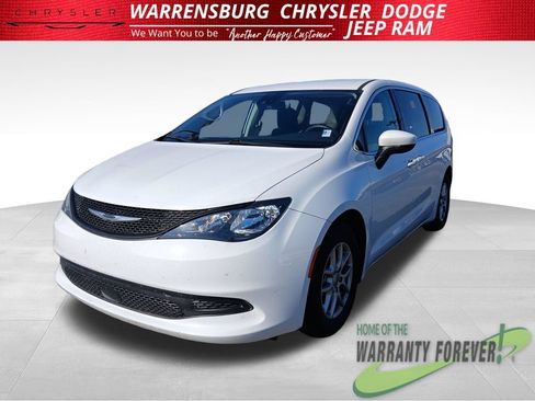 Used 2023 Chrysler Voyager LX FWD image 8