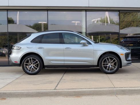 Certified 2026 Porsche Macan AWD/4WD image 8