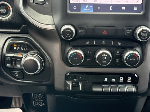 Used 2022 RAM 1500 Big Horn AWD/4WD image 38