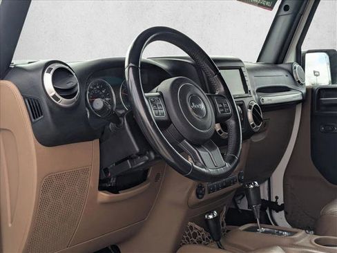 Used 2016 Jeep Wrangler Unlimited Sahara w/ Connectivity Group image 9