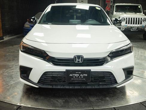 Used 2023 Honda Civic Sport image 3
