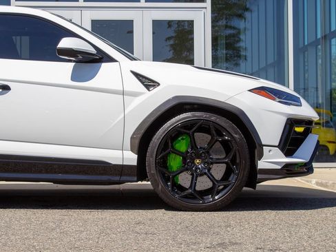Used 2024 Lamborghini Urus Performante AWD/4WD image 5