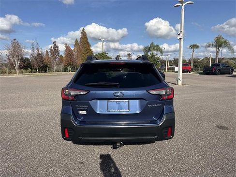 Used 2022 Subaru Outback Premium image 5