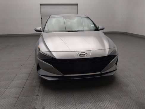 Used 2021 Hyundai Elantra SE FWD image 14