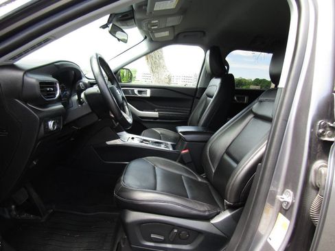 Used 2022 Ford Explorer XLT AWD/4WD image 10
