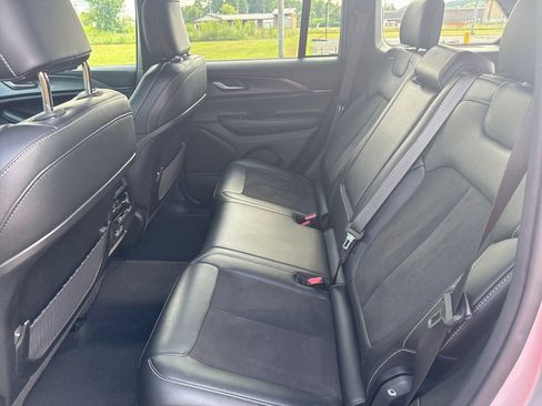 Used 2024 Jeep Grand Cherokee Altitude image 26