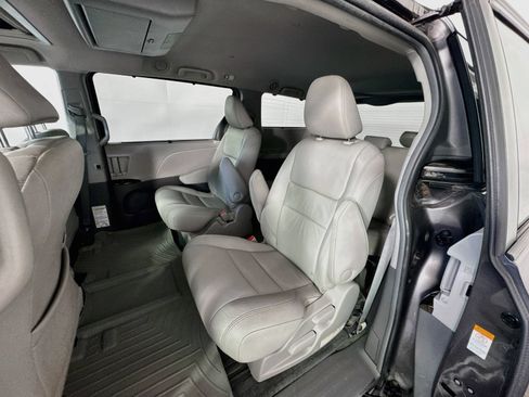 Used 2016 Toyota Sienna XLE Premium AWD/4WD image 19