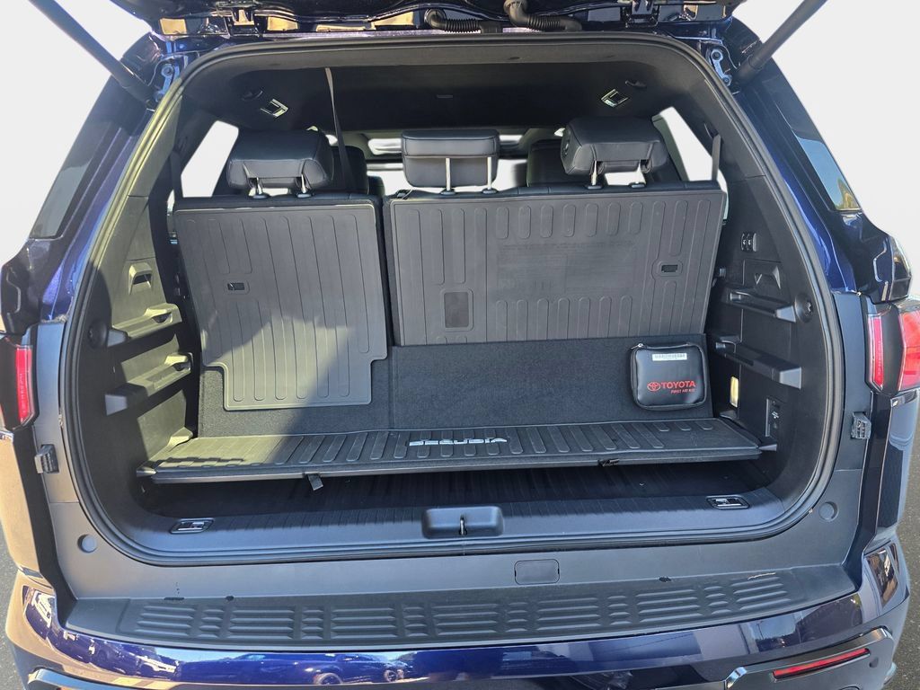 Used 2025 Toyota Sequoia Platinum AWD/4WD image 14