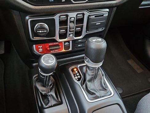 Used 2025 Jeep Wrangler Unlimited Sport S 4xe AWD/4WD image 13