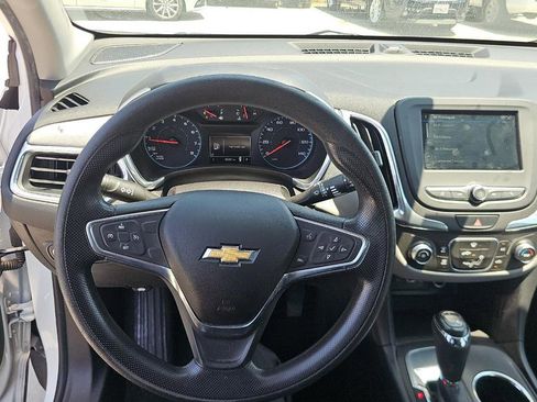 Used 2019 Chevrolet Equinox LS FWD image 10