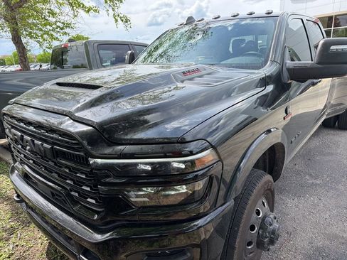 Used 2025 RAM 3500 Limited AWD/4WD image 2