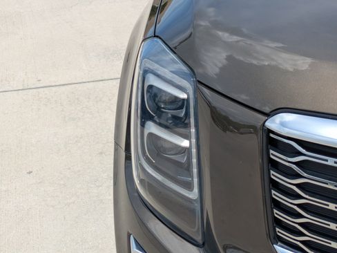 Used 2021 Kia Telluride SX w/ Towing Package FWD image 7