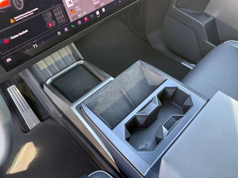 Used 2025 Tesla Cybertruck AWD Crew Cab image 22