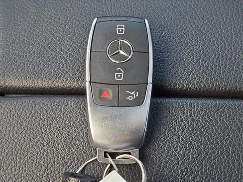 Used 2025 Mercedes-Benz CLA 250 4MATIC image 33