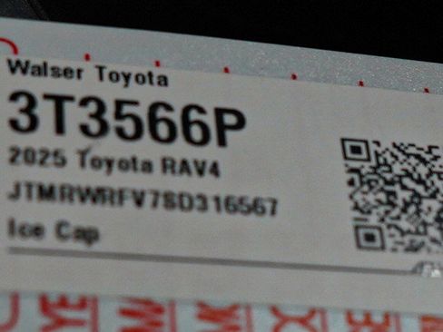 Used 2025 Toyota RAV4 XLE image 31