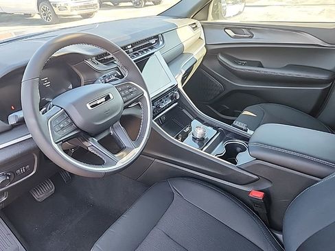 New 2025 Jeep Grand Cherokee Laredo X w/ Luxury Tech Group I image 23