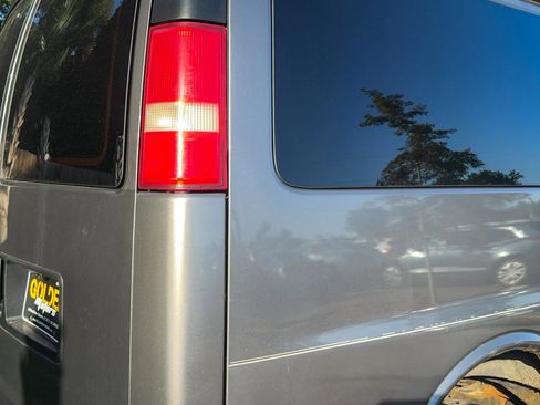 Used 2007 Chevrolet Express 1500 AWD Passenger w/ LT Preferred Equipment Group image 11
