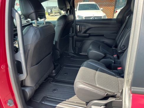 Used 2025 Toyota Sienna Limited AWD/4WD image 15