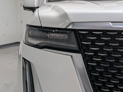 Used 2022 Cadillac Escalade ESV Premium Luxury image 28