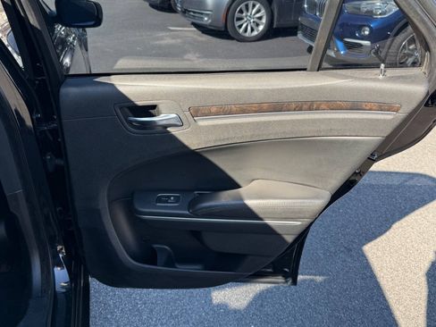 Used 2014 Chrysler 300 C RWD image 36