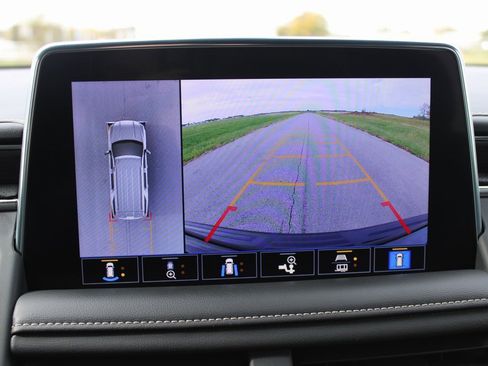 Used 2021 GMC Yukon SLT w/ SLT Premium Package image 18