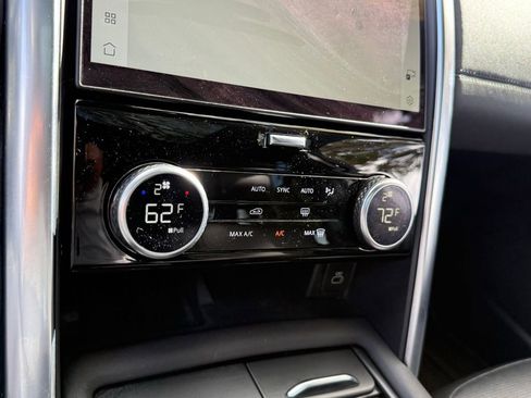 Used 2021 Land Rover Discovery S image 55