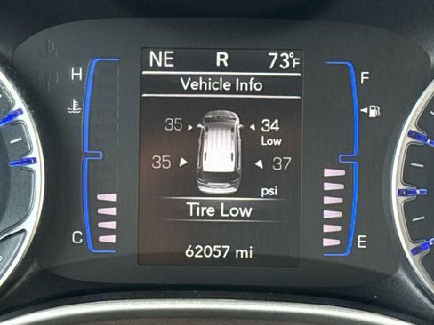 Used 2023 Chrysler Voyager LX image 30