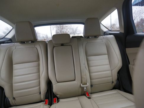 Used 2017 Ford C-MAX Energi SE w/ Equipment Group 402A image 12