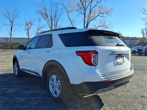 Used 2023 Ford Explorer XLT w/ Equipment Group 202A image 7
