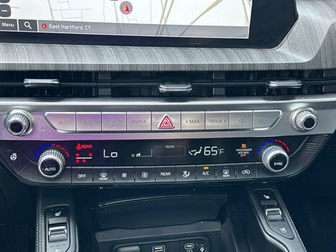 Used 2024 Kia Telluride EX w/ EX Captain's Chair Package AWD/4WD image 28