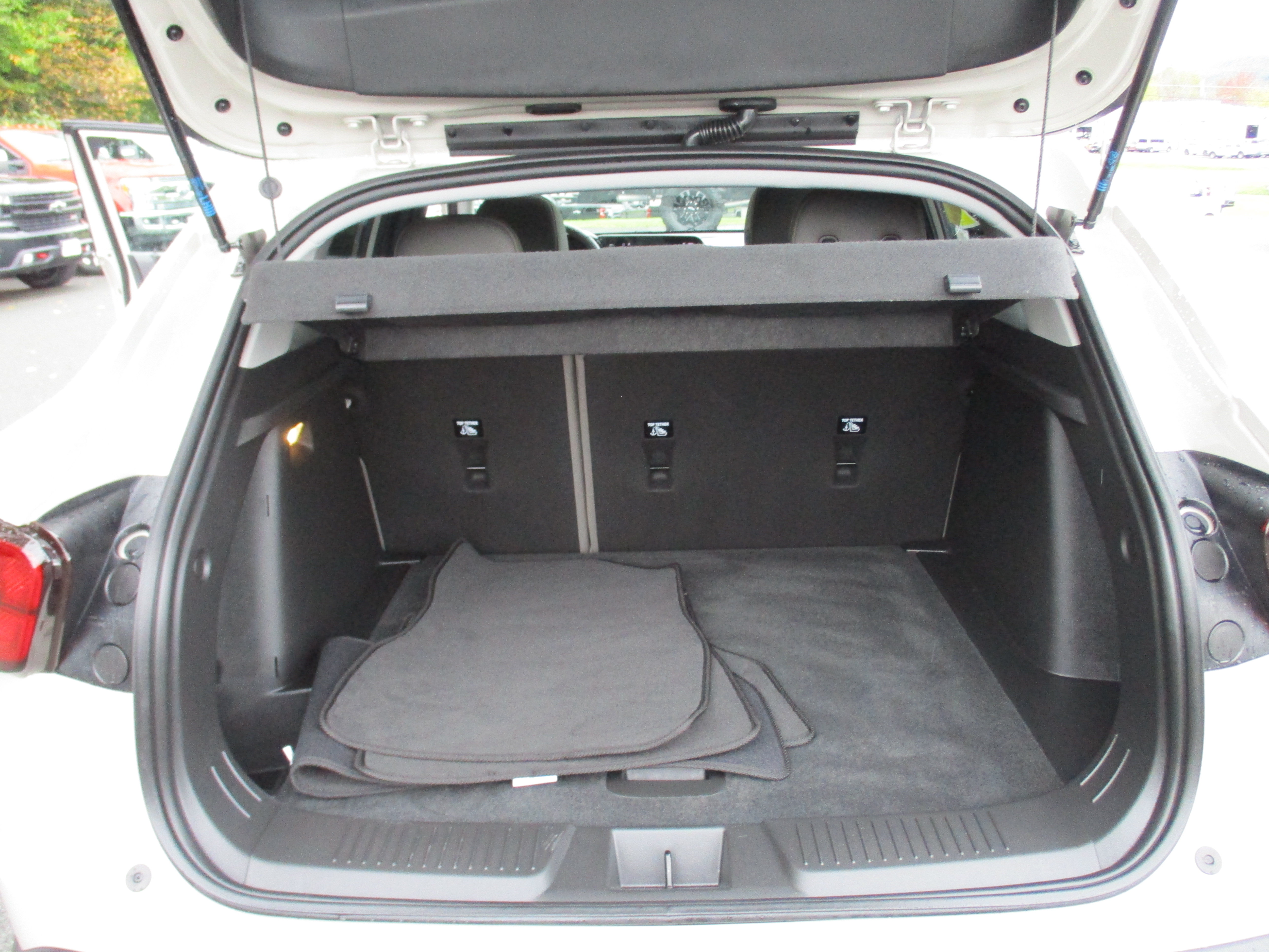 Used 2026 Chevrolet Trax ACTIV w/ Sunroof Package FWD image 14