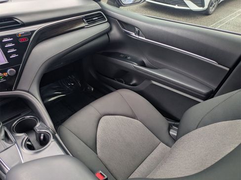 Used 2020 Toyota Camry LE image 20