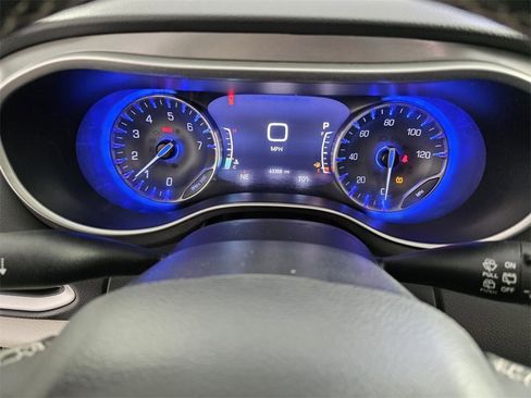 Certified 2023 Chrysler Pacifica Touring-L image 24