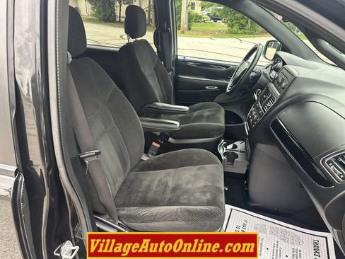 Used 2016 Dodge Grand Caravan SE FWD image 31