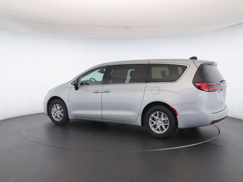 New 2026 Chrysler Pacifica Select image 18
